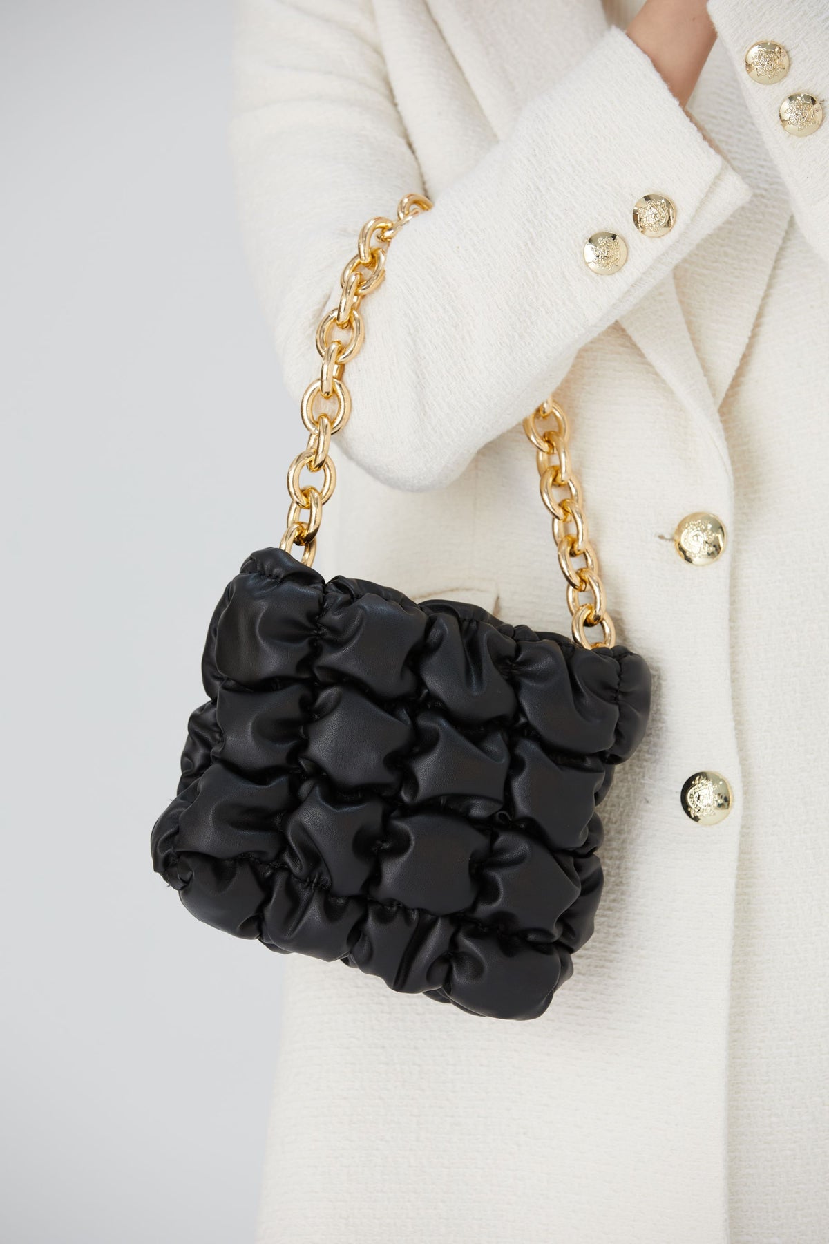 Puffy Quilted chunky Chain Handbag - Black