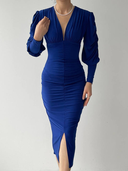 ROBE MIDI DRAPÉE À COL EN V AVEC FENTE SUR LE DEVANT - BLEU ROI 