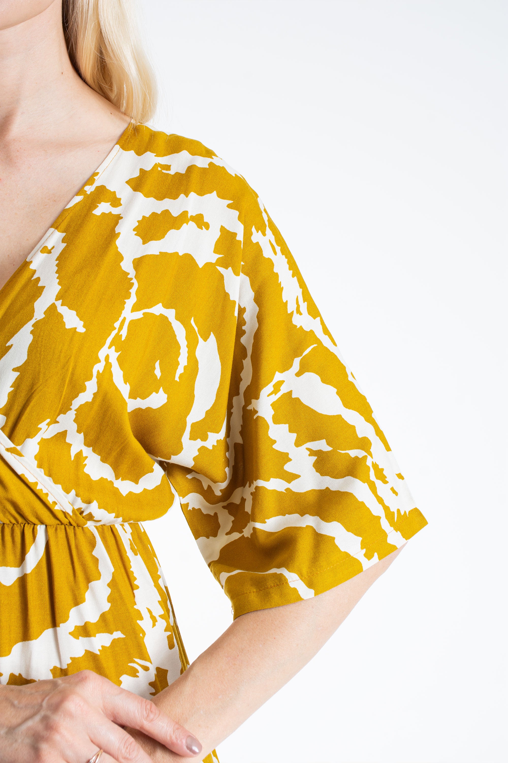 Womens Viscose Printed Ornamental Floral Midi Dress