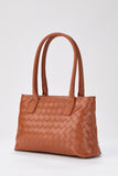 GEFLOCHTENE TASCHE AUS VEGANEM LEDER – BRAUN