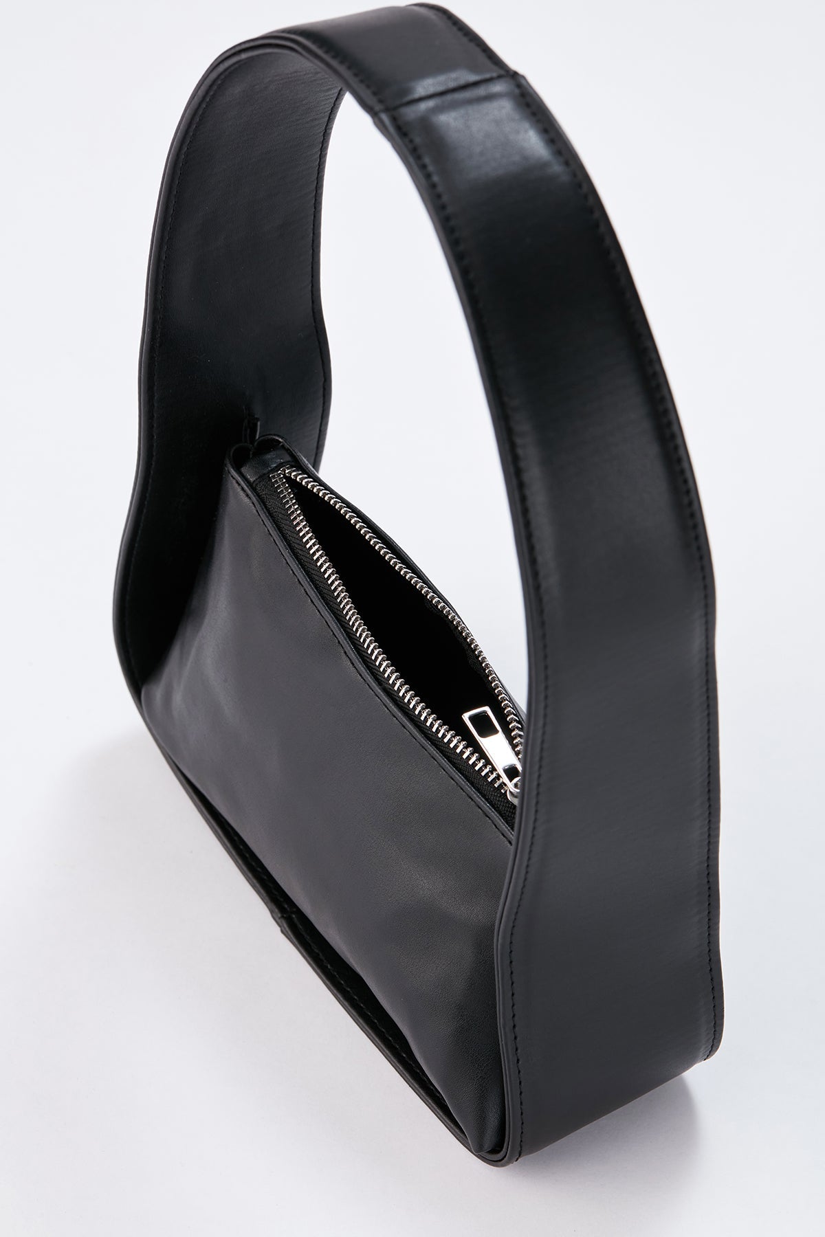 Asymmetrische Baguette-Tasche – Schwarz