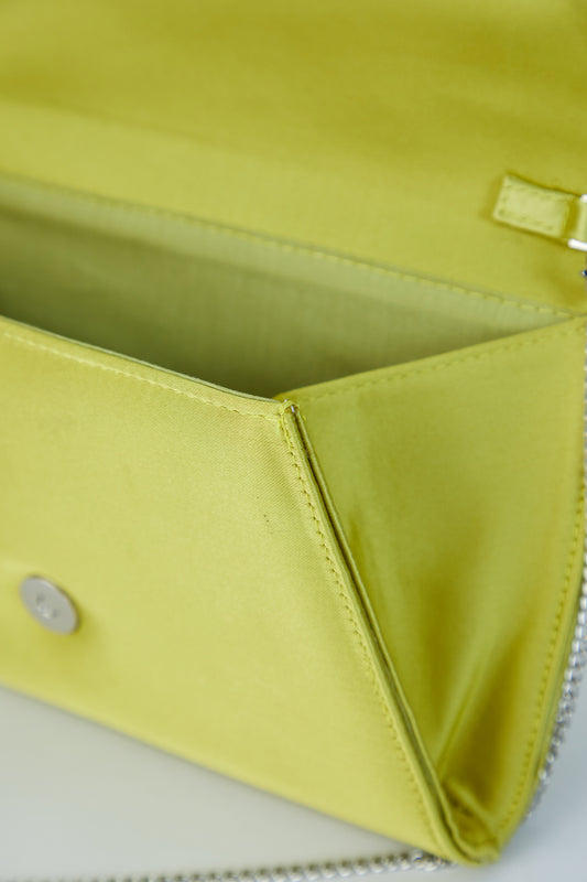 Clutch aus recyceltem Satin – Limettengrün